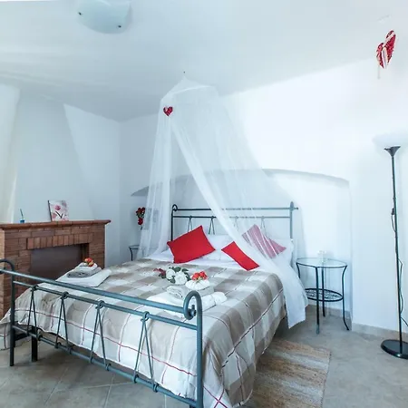 Holiday home Trullo Amicizia